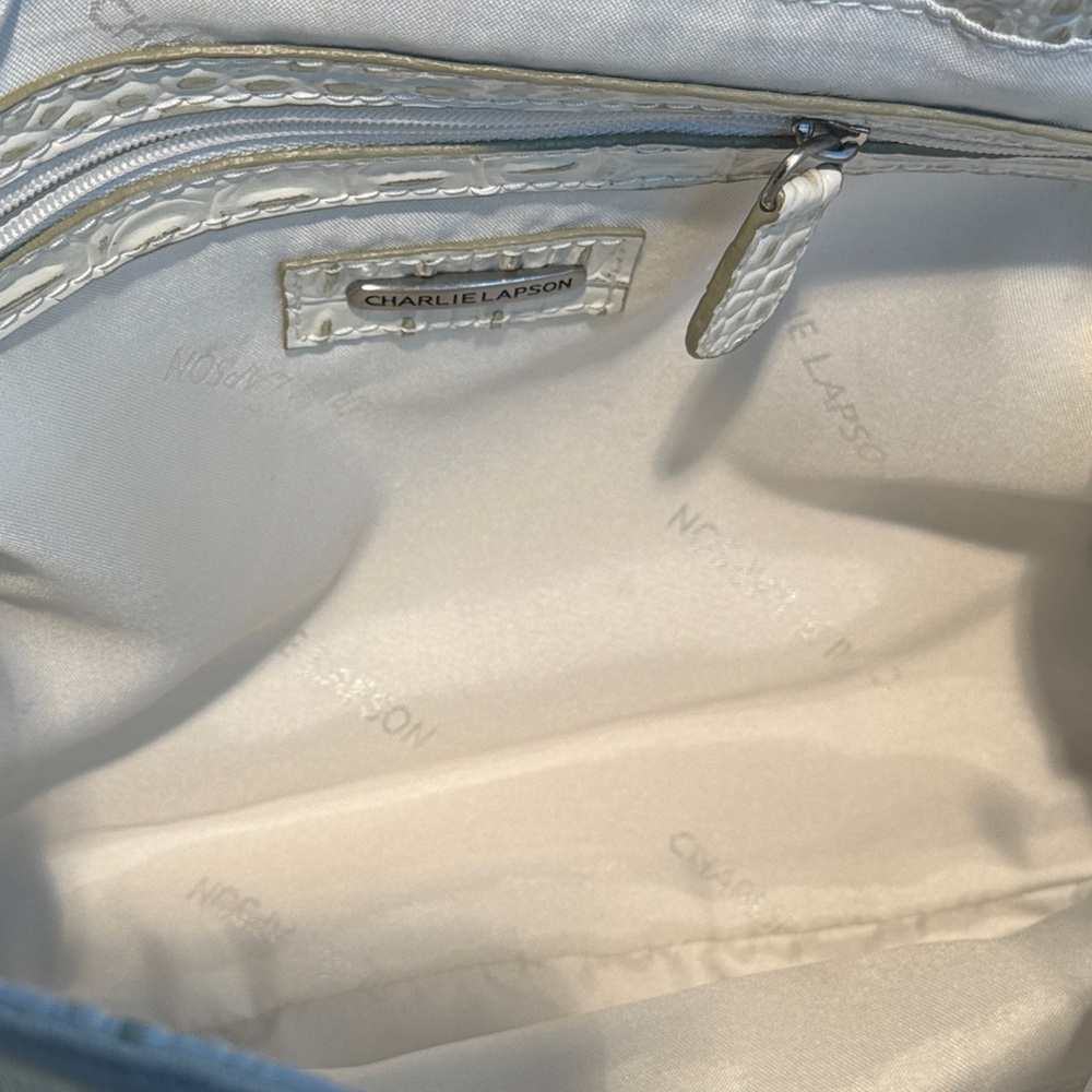 Elegant White Crocodile-Embossed Shoulder Bag - Picture 8 of 14